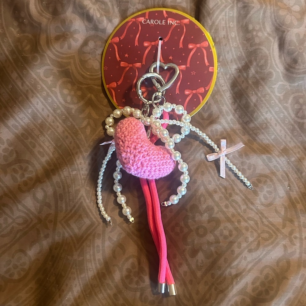 Carolee Pink Heart Keychain with Pearls and white Accents - Picture 1 of 2